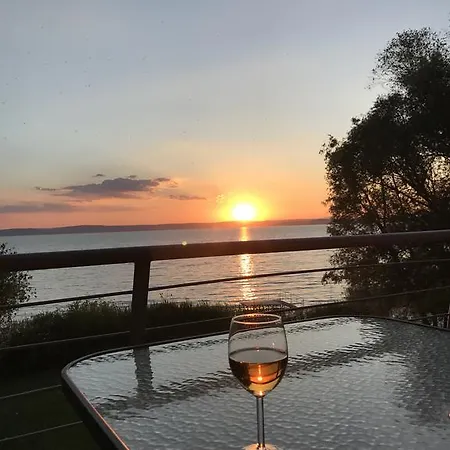 Balaton Vizparti Nyaralo * Balatonakarattya